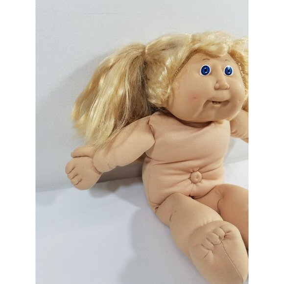 Cabbage Patch Kids Doll Blonde Cornsilk Hair Blue Eyes Bottom Teeth 1983 vintage - Picture 4 of 10